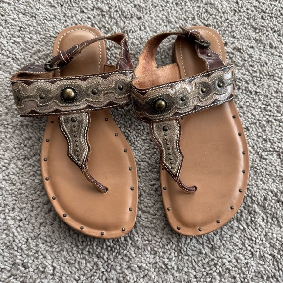 Ariat Brown Leather Thong Sandals Sz 6 Adjustable Studded Boho Festival Western - Picture 9 of 12